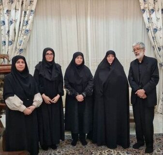 ‌ دیدار رییس سازمان حفاظت محیط زیست با خانواده شهیده «زهرا حداد عادل»