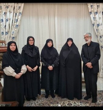 ‌ دیدار رییس سازمان حفاظت محیط زیست با خانواده شهیده «زهرا حداد عادل»