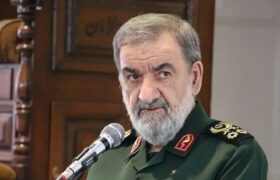 هشدار سرلشکر رضایی نسبت به همراهی هر کشوری در جنگ اقتصادی با ایران