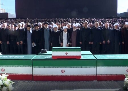 اقامه نماز بر پیکر مطهر مجاهد شهید امام خامنه‌ای