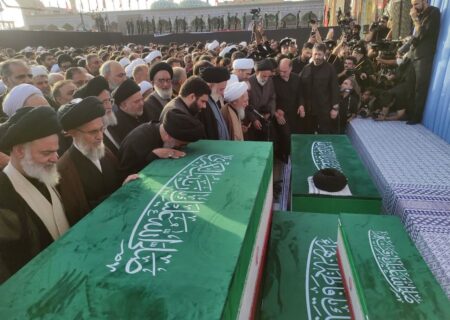 نماز مشتاقان ولایت بر پیکر آقای شهید ایران در میعادگاه عاشقان اقامه شد