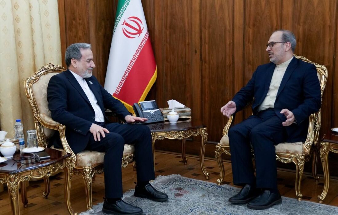 تاکید عراقچی بر تقویت مناسبات با اتریش و صربستان در دیدار با سفرای ایران