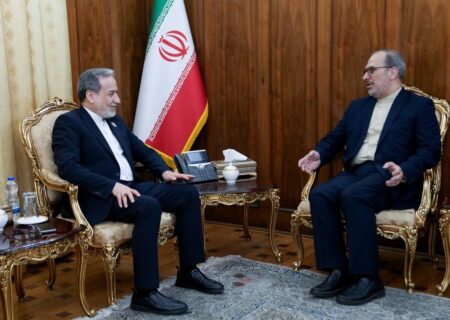 تاکید عراقچی بر تقویت مناسبات با اتریش و صربستان در دیدار با سفرای ایران