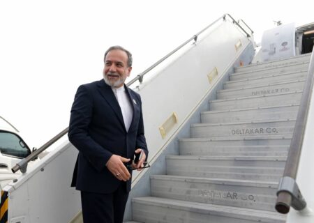 عراقچی در تماس با وزیرخارجه اوکراین: باید خسارات به‌ منافع ما جبران شود