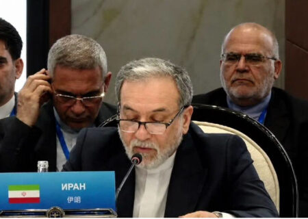 عراقچی: پاسخ نظامی به مذاکره و دیپلماسی پیام خطرناکی برای آینده روابط بین‌الملل دارد