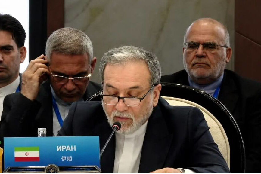 عراقچی: پاسخ نظامی به مذاکره و دیپلماسی پیام خطرناکی برای آینده روابط بین‌الملل دارد