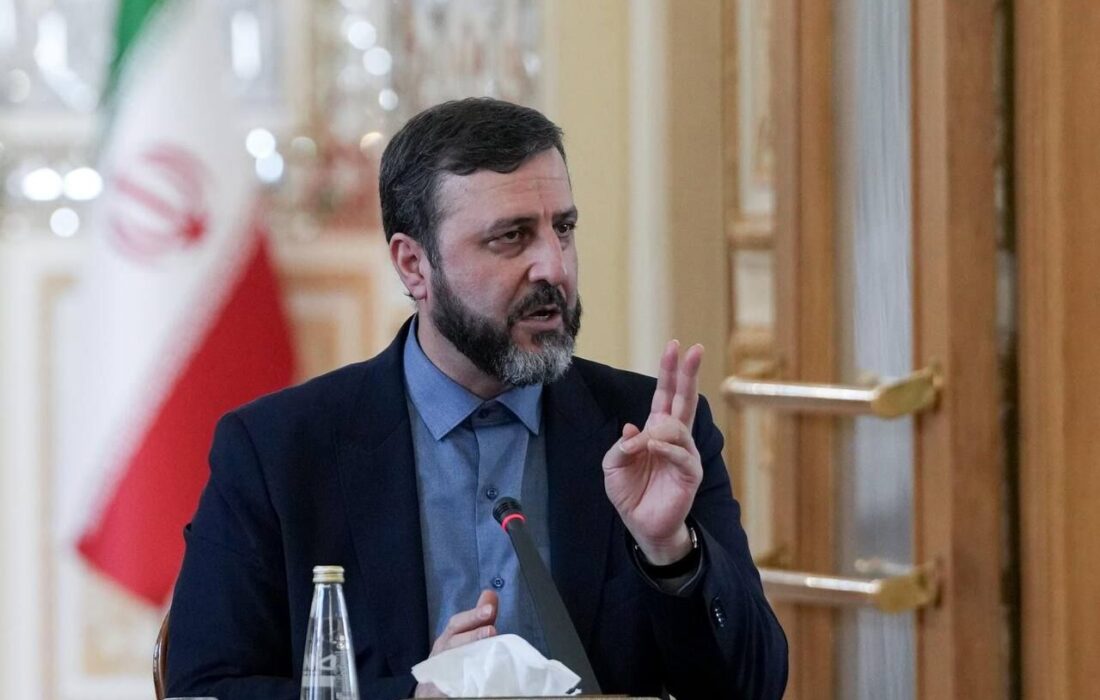 غریب آبادی: تفاهم ایران و عمان درباره ترتیبات تنگه هرمز در آستانه نهایی شدن است