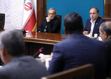 پزشکیان: با هر تخلف، سوءاستفاده یا اخلال در تأمین و توزیع کالاهای اساسی قاطعانه برخورد می‌شود