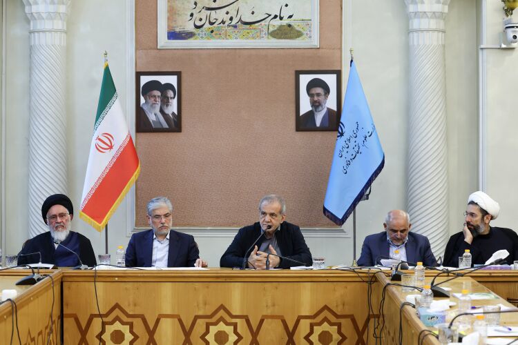 پزشکیان: خیرین و حامیان دانشگاهها در تحقق رسالت بزرگ توسعه علم نقش آفرینی میکنند