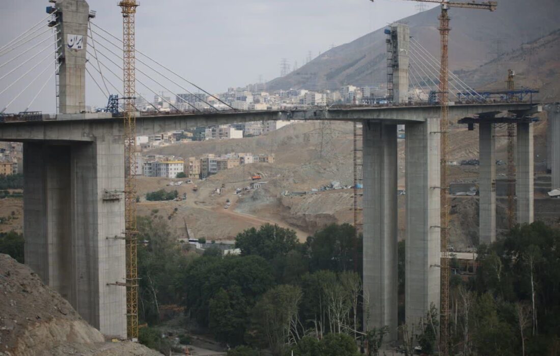بازدید قائم پناه از روند آواربرداری و بازسازی پل شهید رئیسی (B۱) در البرز