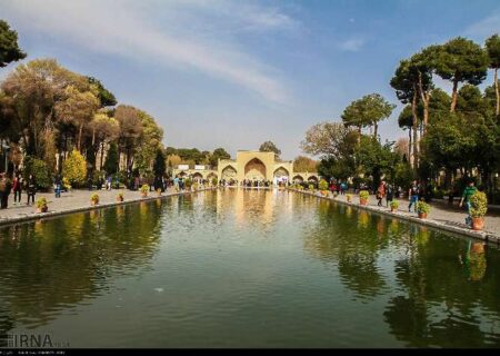 پایش اضطراری درختان «چهلستون» اصفهان برای مقابله با خطر آتش‌سوزی