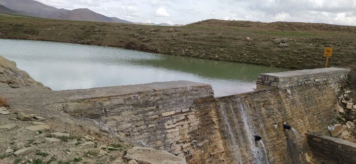 لزوم مشارکت صنایع و خیران در اجرای طرح‌های آبخیزداری اصفهان