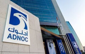 شرکت اماراتی مدعی هدف قرار گرفتن یک کشتی خود در تنگه هرمز شد