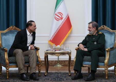 سرلشکر رضایی: آمریکا باید اقدامات عملی در خصوص اجرای شروط تفاهم‌نامه انجام دهد