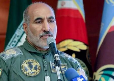 تجلیل فرمانده هوانیروز ارتش از بانویی که فرزند، خواهر و همسر شهید بود