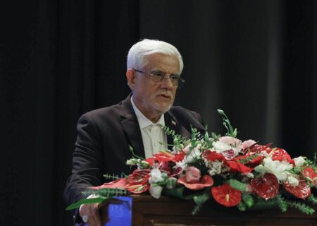 عارف: مزیت اصلی ایران نیروی انسانی و فناوری است، نه منابع زیرزمینی