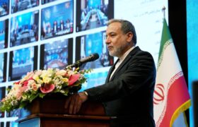 تجلیل عراقچی از معلمان و دانش‌آموزان شهید