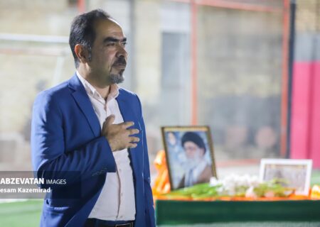 از زمین فوتبال تا ترویج فرهنگ ایثار و شهادت / جوانان بخش باغبهادران در جام شهدای میناب به میدان رفتند