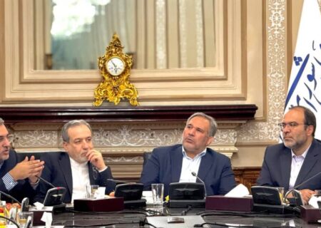 نشست عراقچی با اعضای کمیسیون اقتصادی مجلس