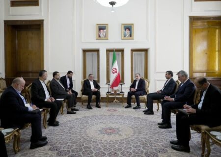 عراقچی بر حمایت قاطع ایران از فلسطین تاکید کرد؛ درخواست حماس برای اقدام فوری جهان اسلام