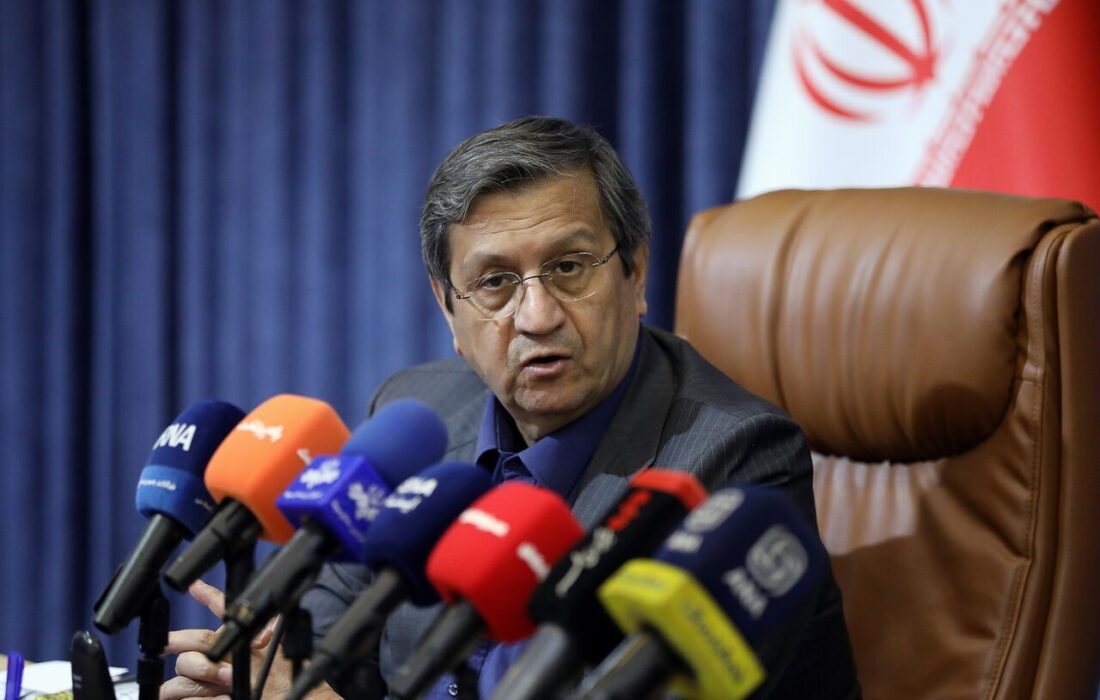 همتی: بانک مرکزی با استفاده از ابزارهای در اختیار خود، به‌موقع در بازار مداخله خواهد کرد