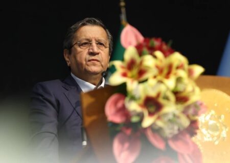 همتی: تامین ۱۸ میلیارد دلار ارز در اوج تحریم‌ها/ سناریوی فروپاشی اقتصادی شکست خورد