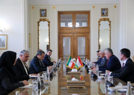 تاکید وزیران خارجه ایران و تاجیکستان بر ضرورت تداوم رایزنی‌ نزدیک و مستمر