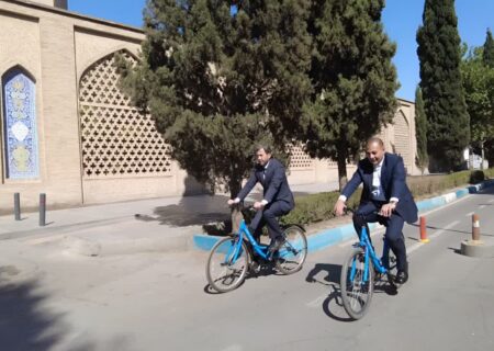 استاندار اصفهان دوچرخه خود را به خیابان‌ها آورد