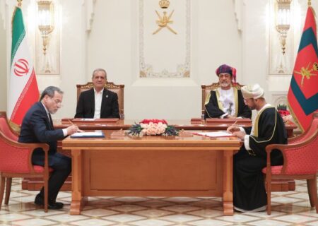 ۱۸ سند همکاری بین ایران و سلطنت عمان امضا شد