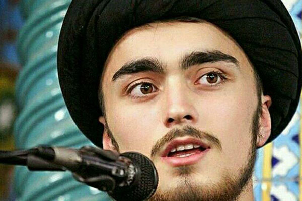 سید احمد خمینی: در تهران میمانیم