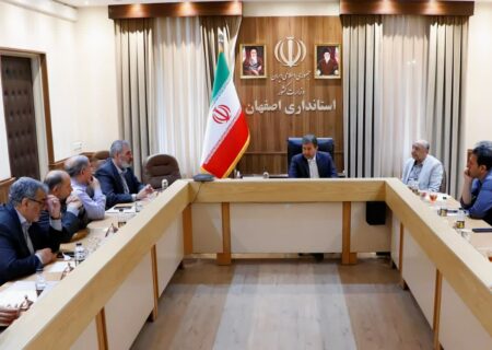 استاندار اصفهان:  مشکلات زیر ساختی پروژه‌های بنیاد تعاون وزارت دفاع تسهیل می‌شود