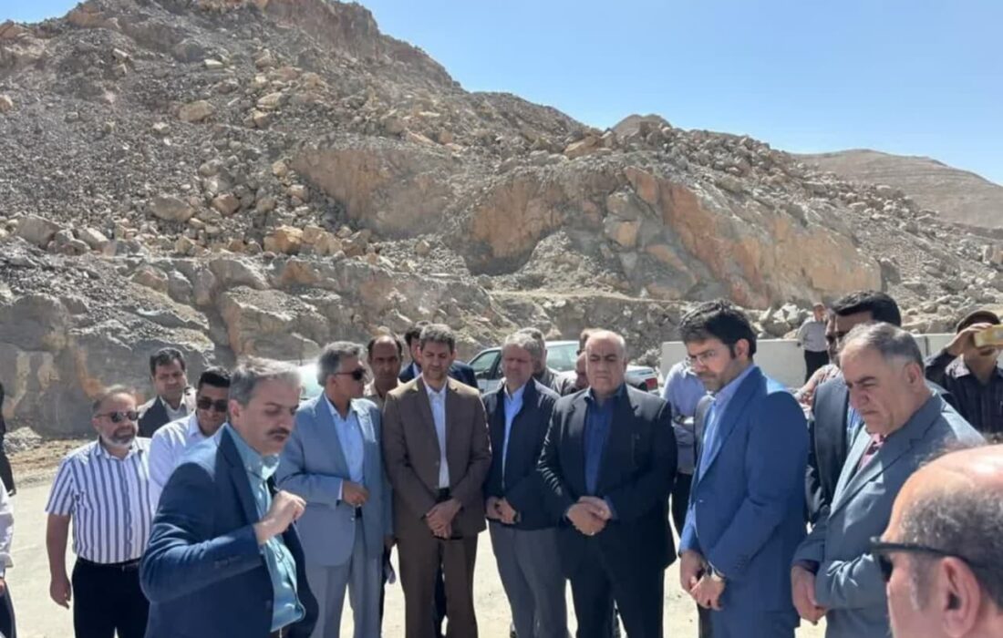 معاون وزیر راه و شهرسازی از آزادراه کنارگذر شرق اصفهان بازدید کرد