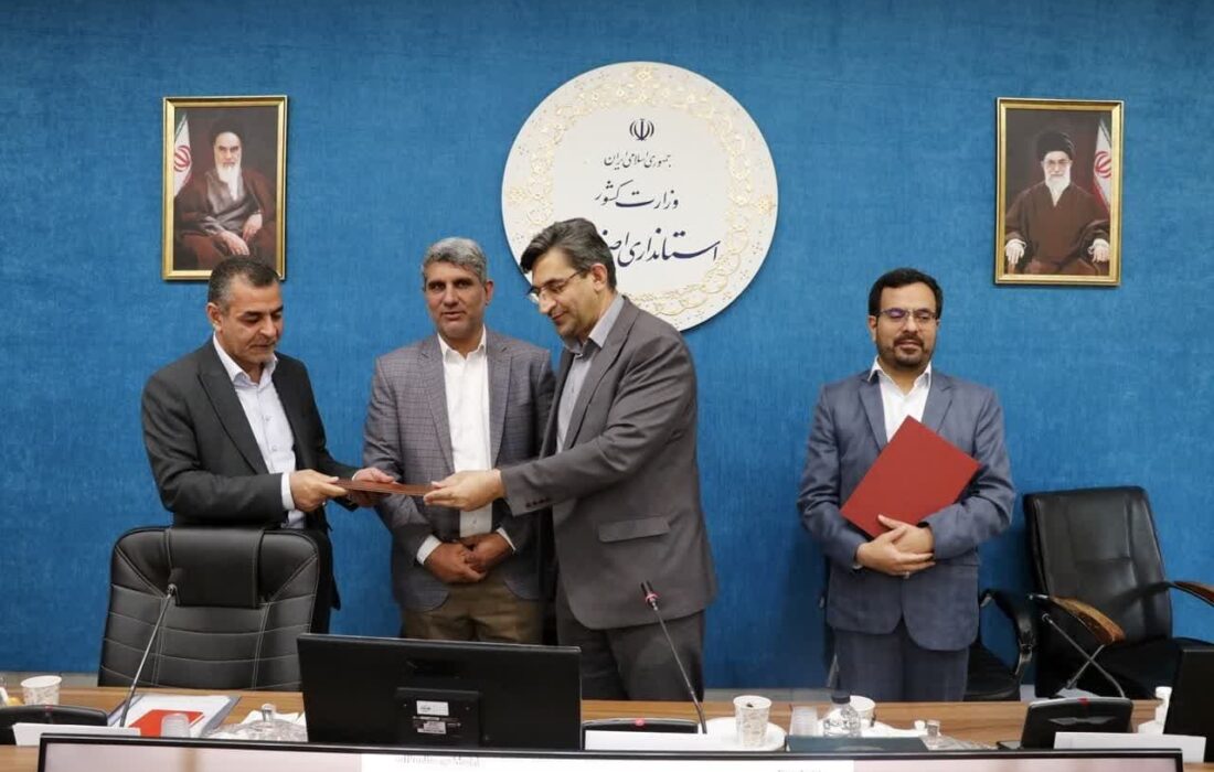 احسان شهیر مدیرکل اداری مالی استانداری و حسینعلی صادقی مدیر هسته گزینش استانداری معرفی شدند