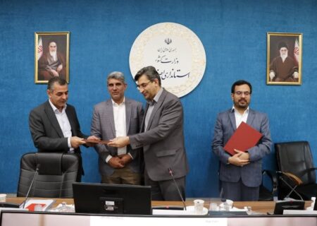 احسان شهیر مدیرکل اداری مالی استانداری  و حسینعلی صادقی مدیر هسته گزینش استانداری معرفی شدند