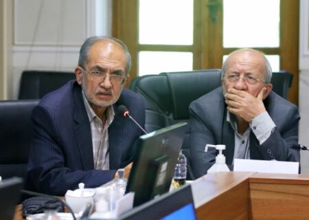 دشمن با تأثیرگذاری بر افکار عمومی و تحریک احساسات مردم، می‌تواند ضربه بزند