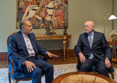 مقام روس: ایران قدرت موشکی خود را در چشم جهانیان به نمایش گذاشت