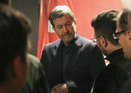 عزاداران حسینی، خیرین و جهادگران جامعه هستند