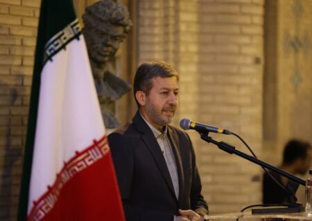 تأکید بر الگوی همزیستی مسالمت‌آمیز ادیان و اقوام در اصفهان / کتاب خلبان آرتیم میلیکیان رونمایی شد