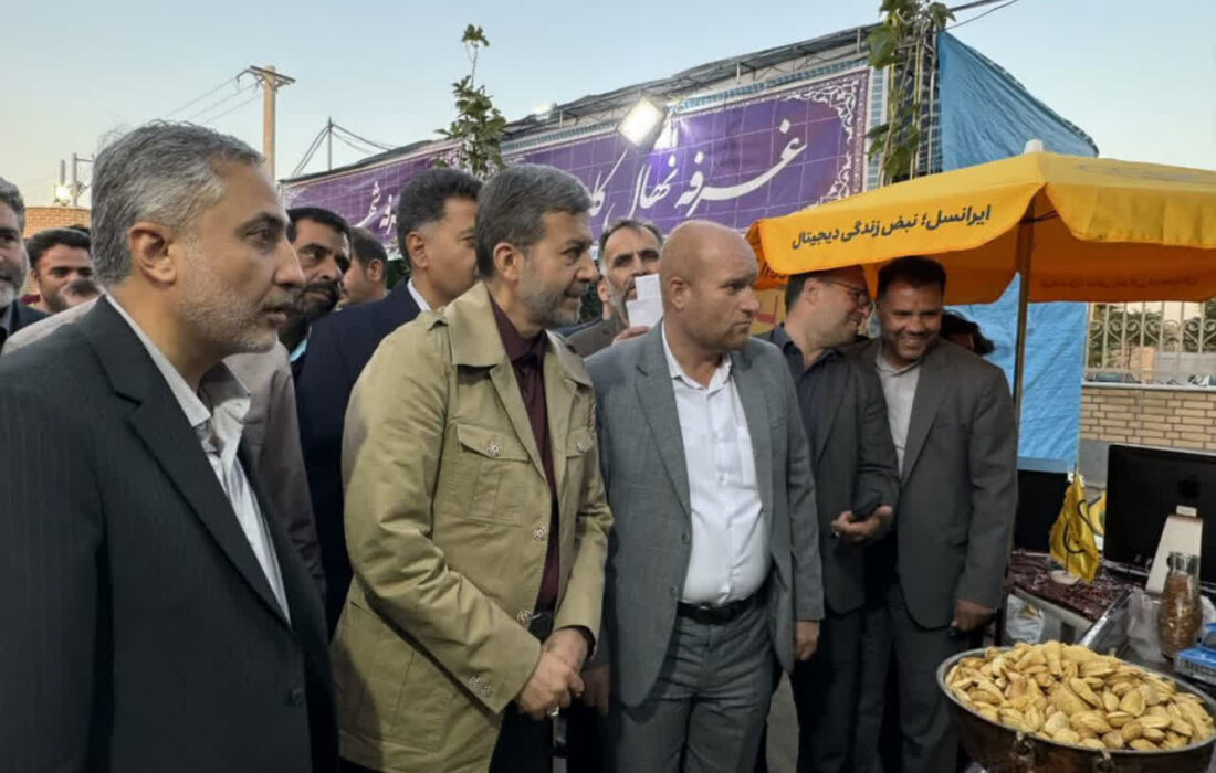 بازدید مدیر ارشد استان از نخستین جشنواره بادام و محصولات گلخانهای نمادی از خودکفایی و رونق تولید روستایی