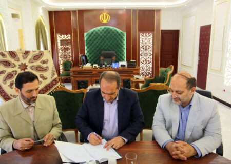 تفاهمنامه همکاری برای راه‌اندازی “مرکز رشد و شتاب‌دهی فرهنگ اجتماعی پایدار جوانان” در اصفهان امضاء شد