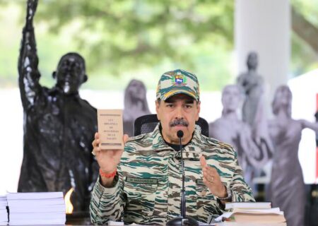 مادورو خطاب به ترامپ: تلاش برای تغییر نظام در ونزوئلا اشتباه است