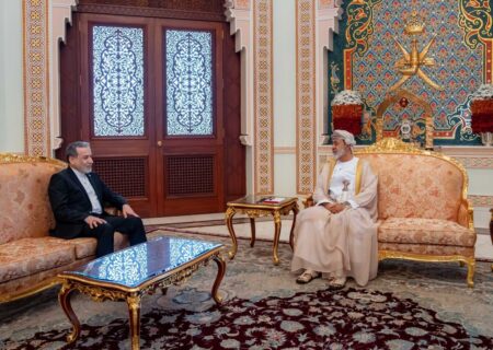 قدردانی عراقچی از مواضع مدبرانه مسقط/ سلطان عمان شهادت رهبر انقلاب را تسلیت گفت