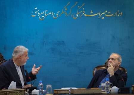 پزشکیان: دیپلماسی فرهنگی نیازمند انسجام بیشتر است/ ضرورت حمایت از کسب‌وکارهای گردشگری