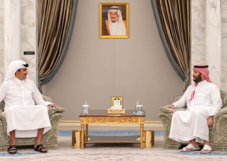 بررسی آخرین تحولات منطقه در گفت وگوی تلفنی امیر قطر و ولیعهد عربستان