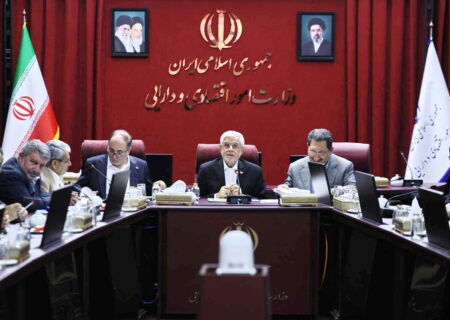 عارف: وضعیت دفاعی کشور قابل مقایسه با روز چهلم جنگ رمضان نیست