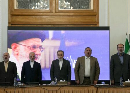 عراقچی: وزارت خارجه آماده همکاری با مجلس به منظور تحقق اهداف اقتصادی کشور است