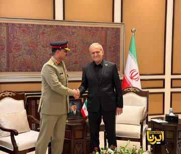 عاصم منیر به دیدار پزشکیان رفت