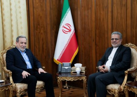 تاکید عراقچی بر ضرورت تداوم و تقویت همکاری‌های ایران و ونزوئلا
