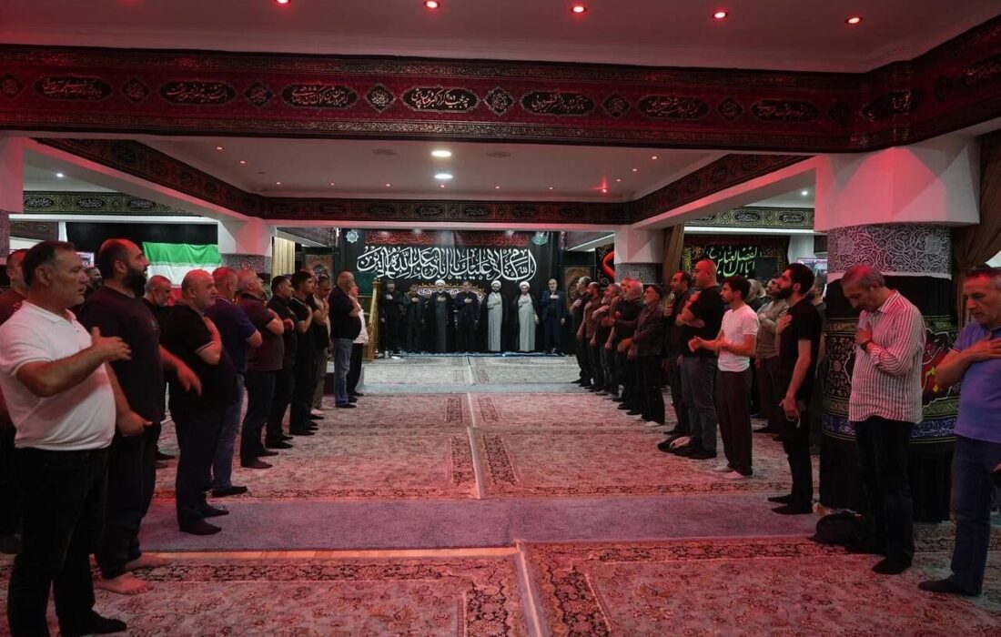 آیین بزرگداشت رهبر شهید در مسکو ؛ تمجید از حضور باشکوه مردم ایران و عراق در مراسم تشییع