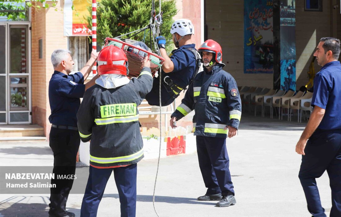 نمایش آمادگی و توان عملیاتی آتش‌نشانی چرمهین در مانور روز ملی آتش‌نشانی